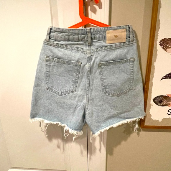 Zara New High Rise Shorts size 2 - Picture 2 of 3